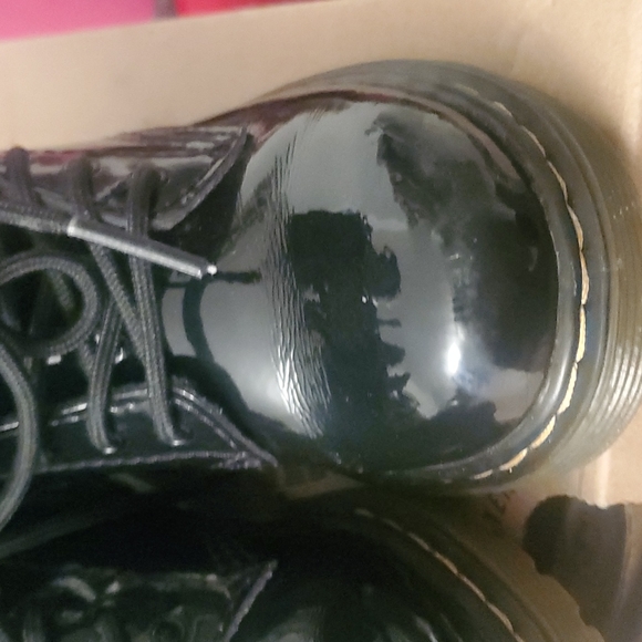 Boots - Picture 3 of 9